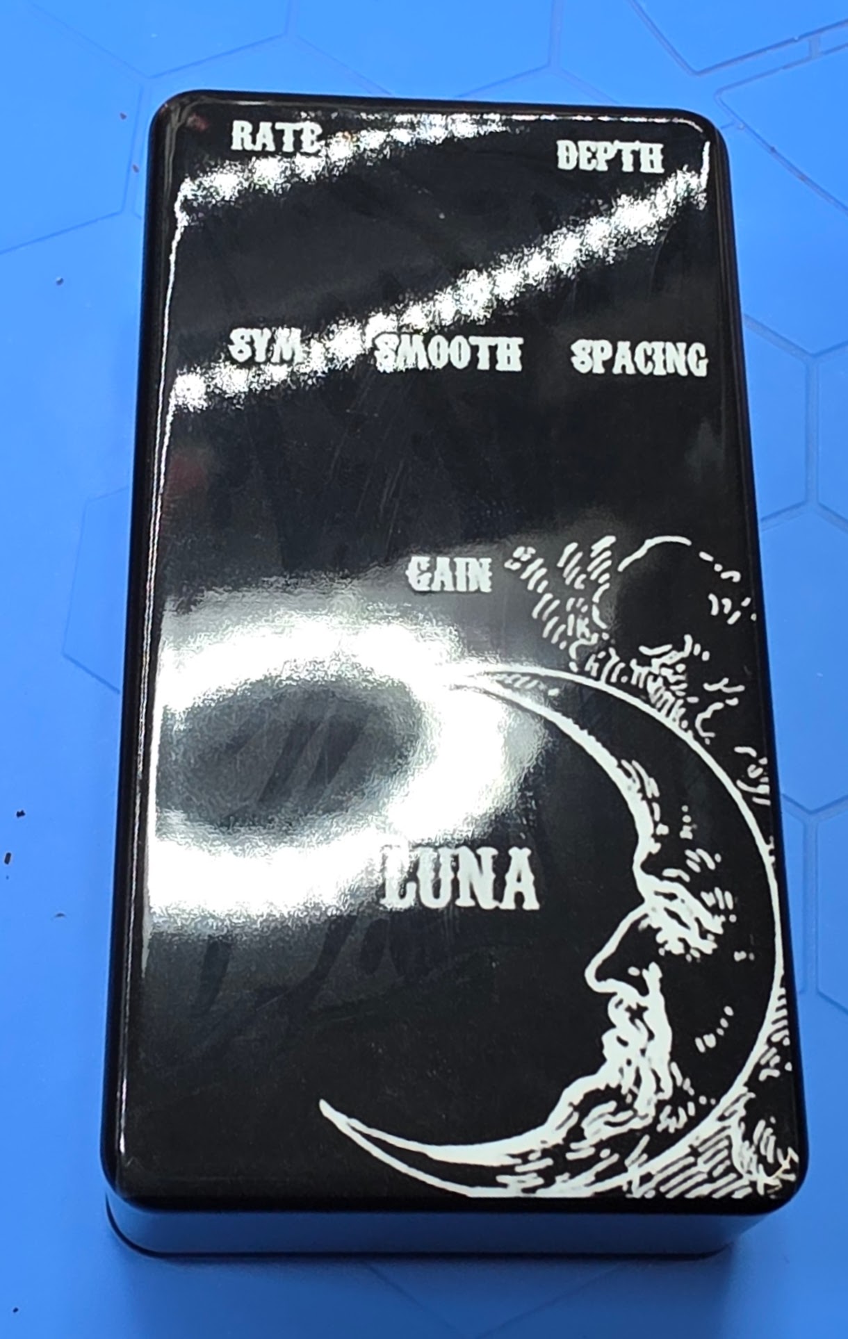 Luna pedal enclosure with gloss